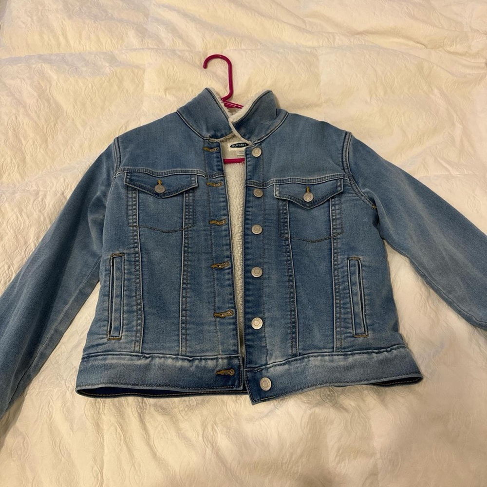 Jean jacket with fuzzy inner lining